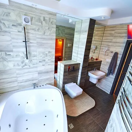 Sauna, Big Jacuzzi , Khreshchatyk Apartments Kyiv Exterior photo