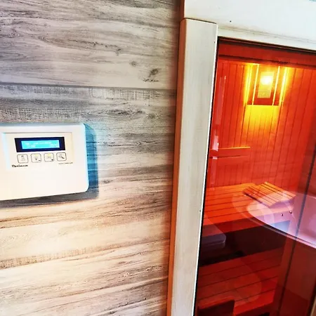 Sauna, Big Jacuzzi , Khreshchatyk Apartments Kyiv Exterior photo