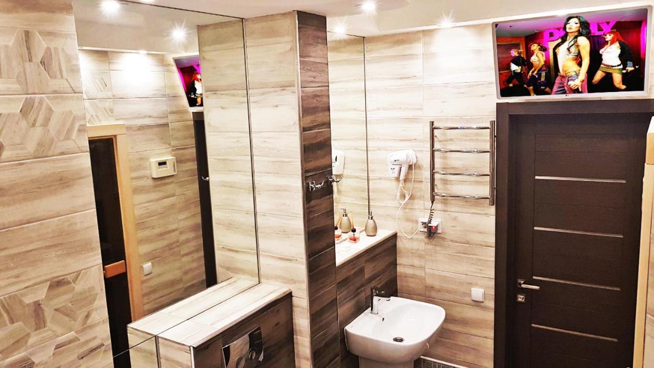 Sauna, Big Jacuzzi , Khreshchatyk Apartment Kyiv